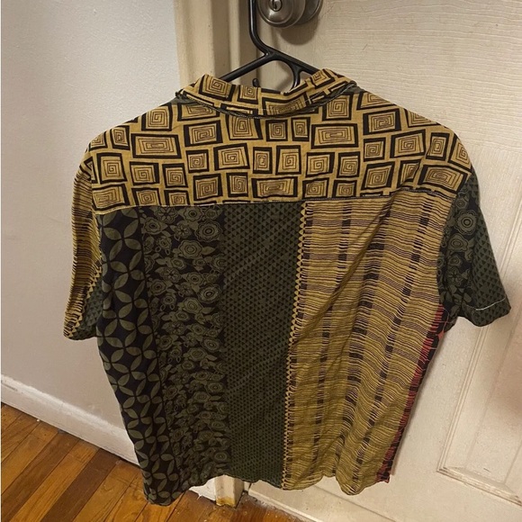 Tribal Hawaiian men button down medium. - Picture 2 of 2